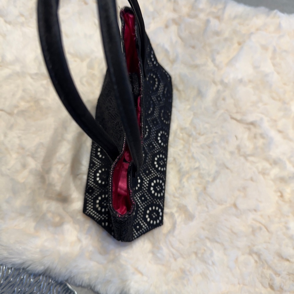 Vintage Victoria’s Secret Elegant Black lace and Satin Pink Handbag - Picture 5 of 12